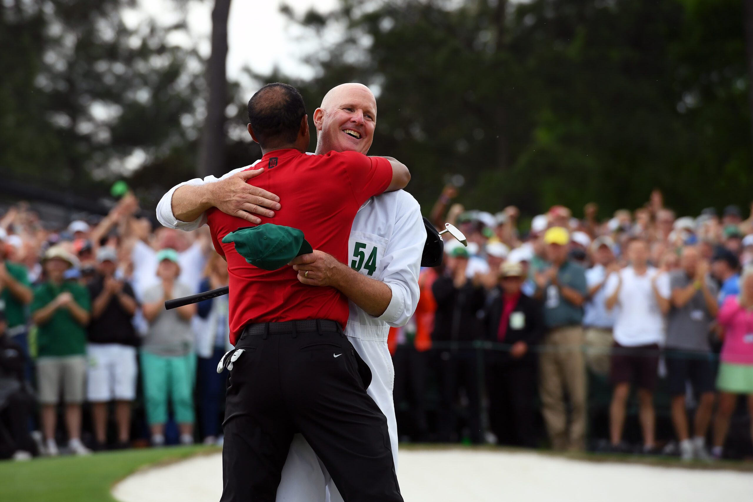 Tiger Woods se queda sin caddie; firma con otro jugador