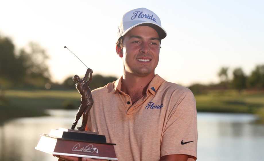 Brasileño hace historia en el golf universitario