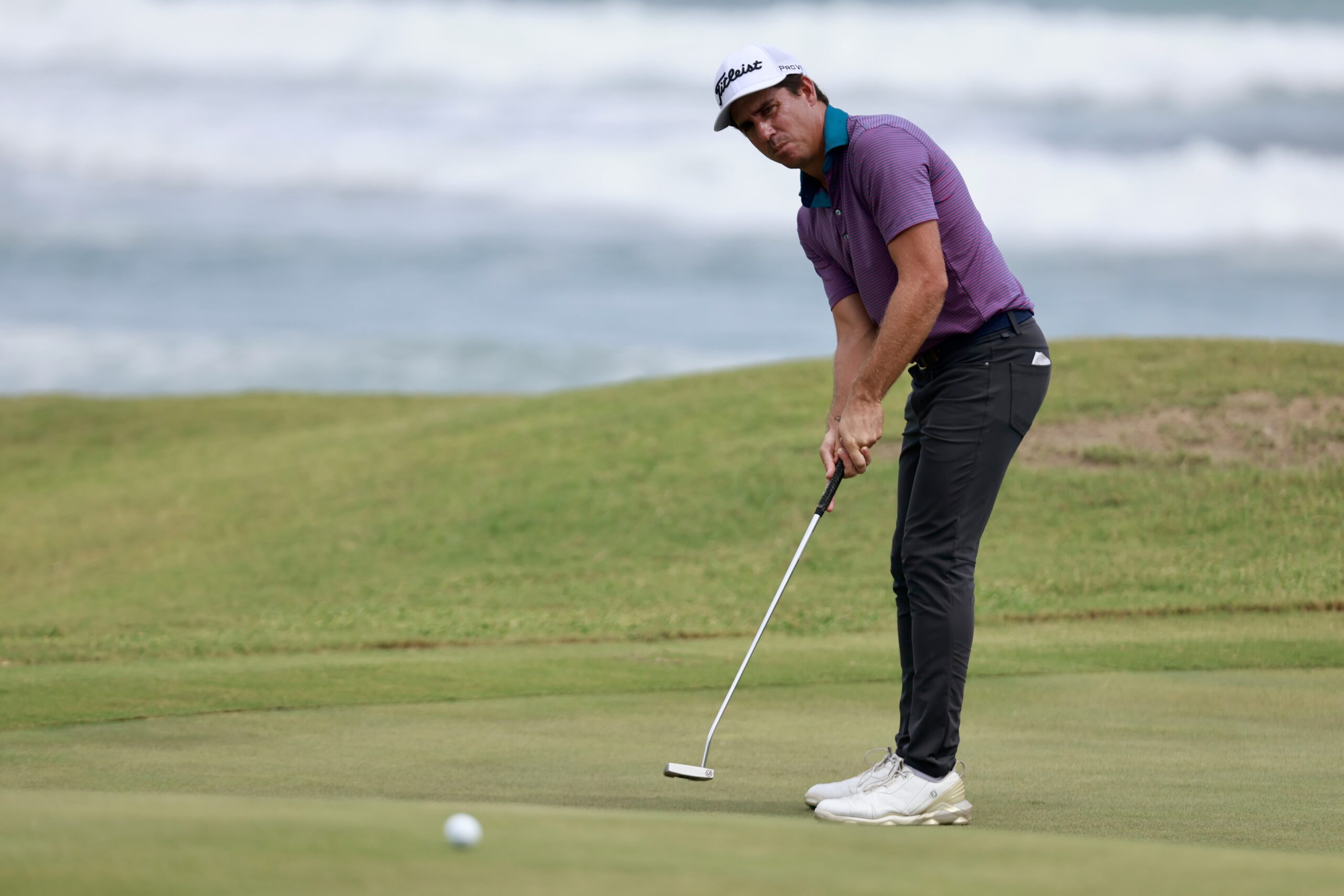 Rodolfo Cazaubón encabeza el Tres Vidas Tour Championship