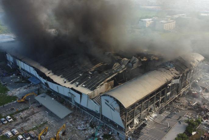 Incendio en fábrica de golf deja 9 muertos