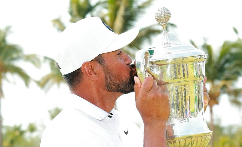 Tony Finau no se va al LIV Golf
