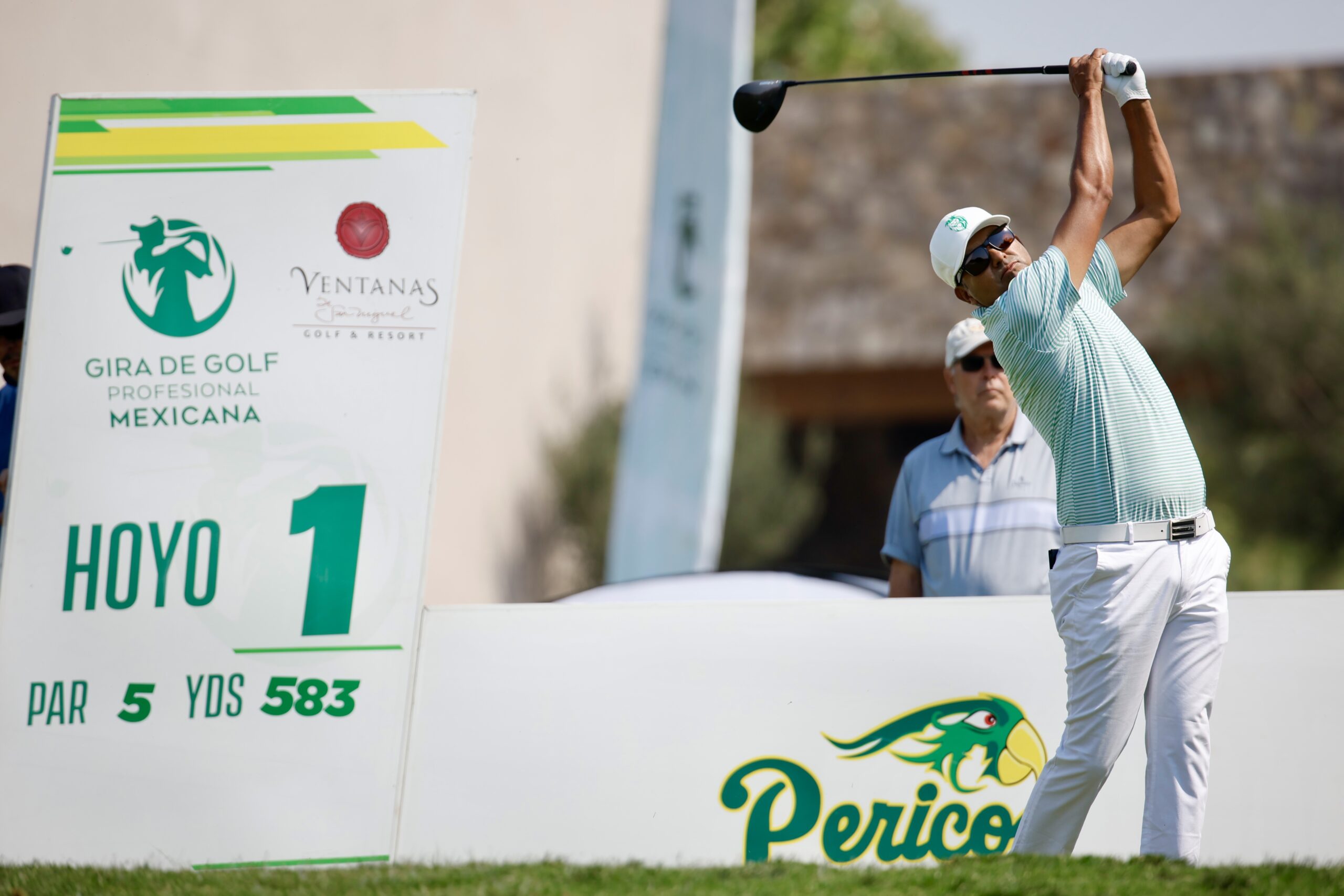 Oscar Serna se mantiene al frente del Tour Championship