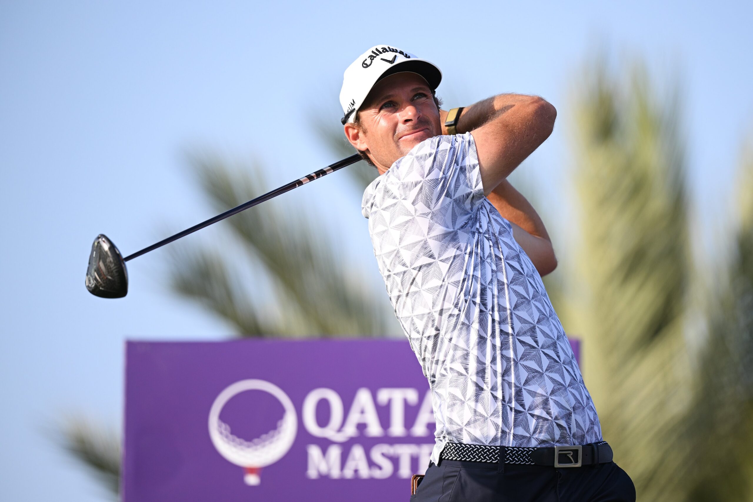 Golfista en estado grave por caída en un hueco de elevador