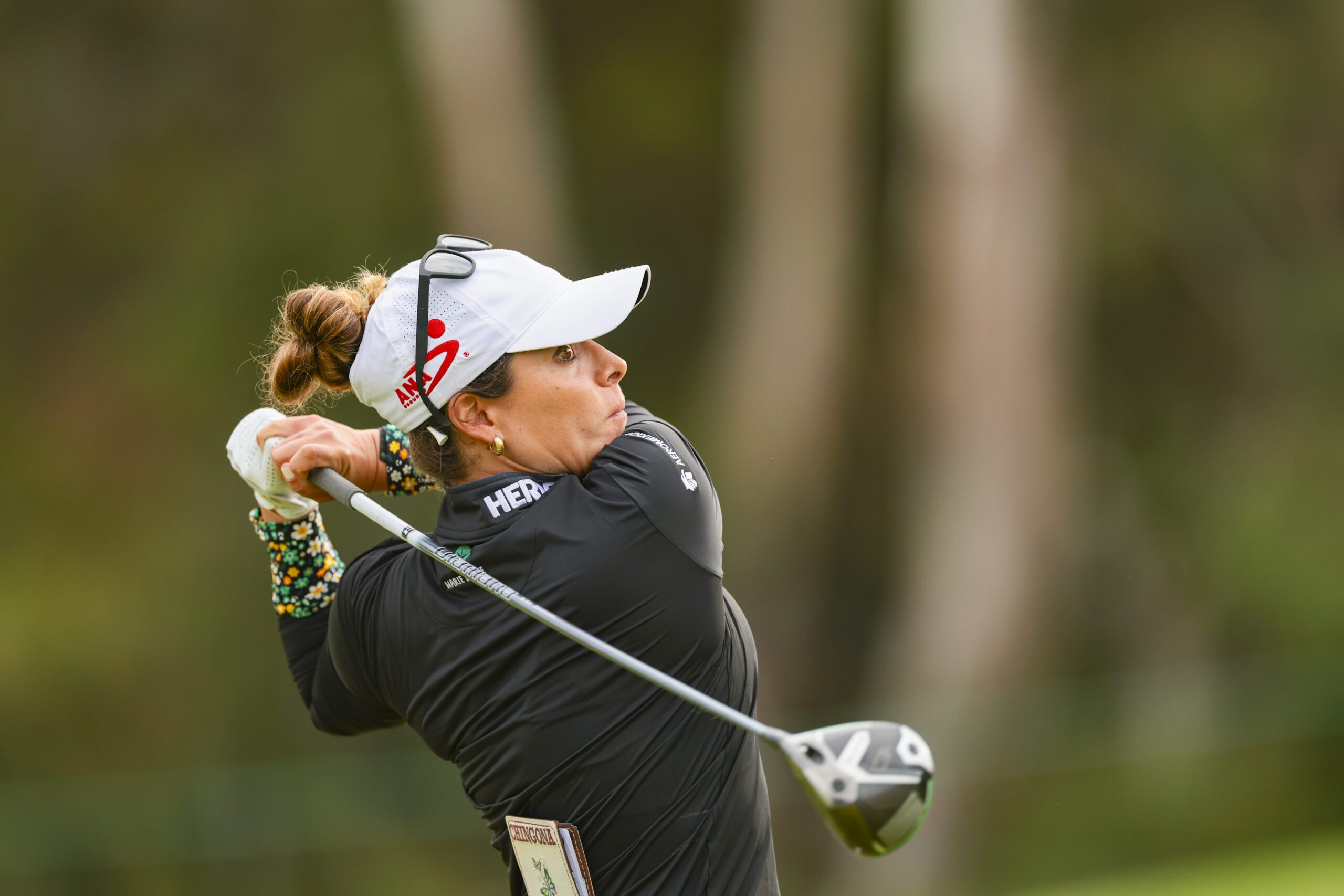 Gaby López vuelve a apoyar a golfistas juveniles